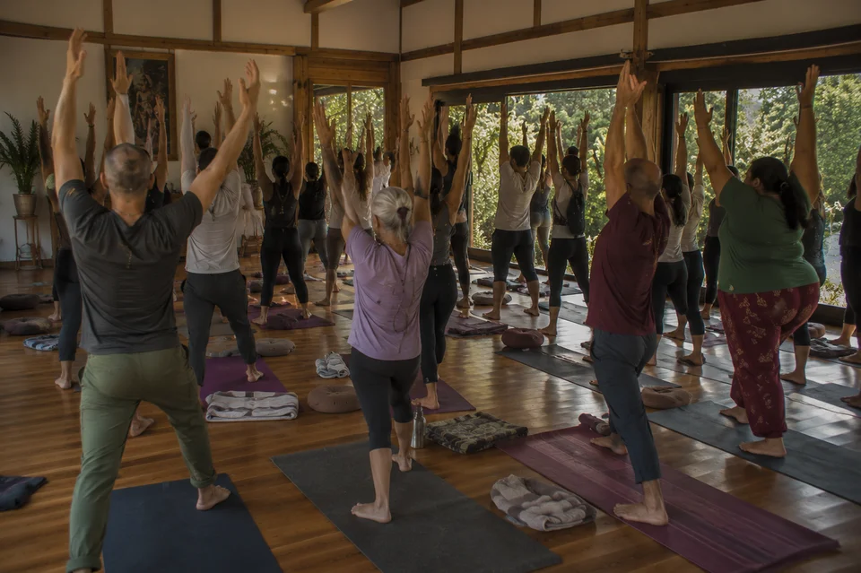 Terapeutas y facilitadores expertos que te acompañarán en tu retiro de yoga