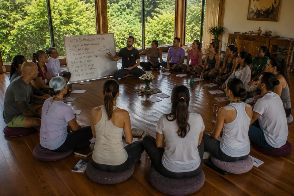 Entorno natural y espacios al aire libre para tu retiro de yoga