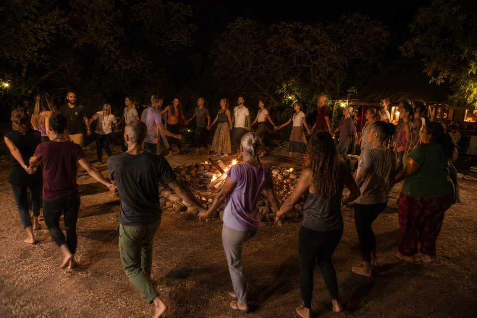 Terapeutas y facilitadores expertos que te acompañarán en tu retiro de yoga